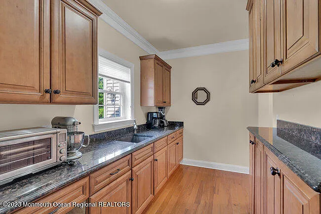 42 Pitney Ave — Photo 14