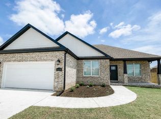 1620 N Skyline Loop, Centerton, AR 72719