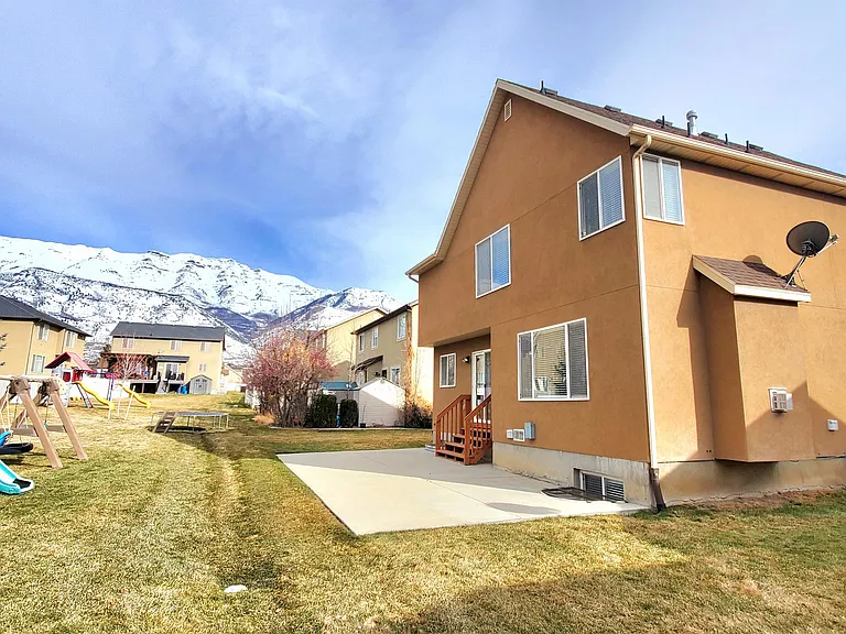 483 E Apple Blossom Ln — Photo 4