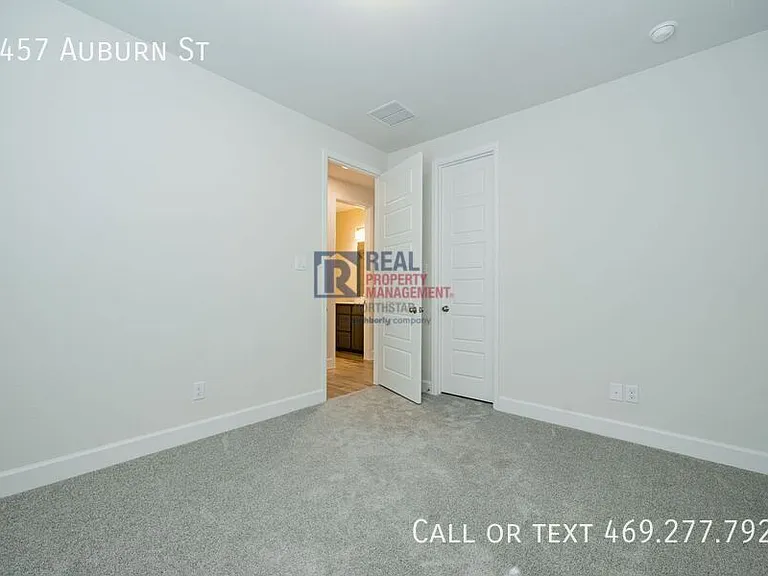 2457 Auburn St — Photo 24