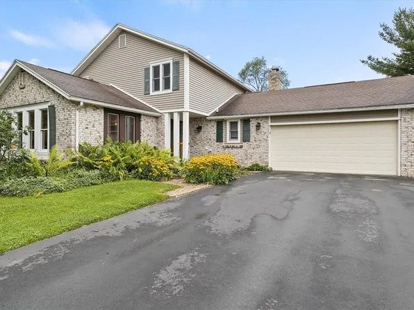17 Emberglow Ln, Rochester, NY 14612