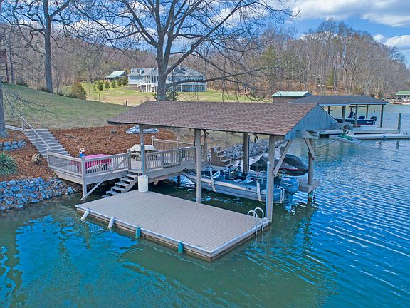 3rd image of 310 Hilltop Dr