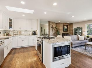 225 Coachman Dr, Jacksonville, OR 97530