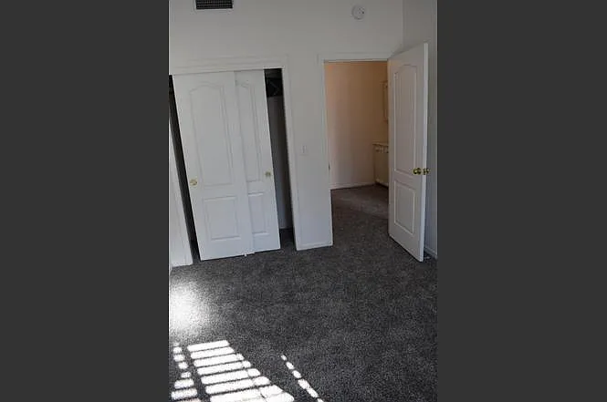 1408 E Salem Ave — Photo 29
