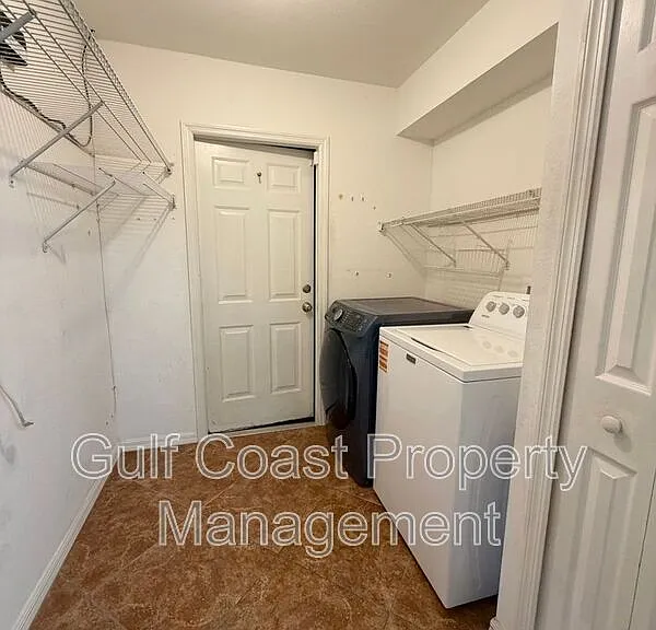 4017 NE 10th Ave — Photo 9