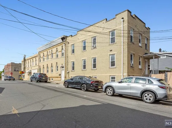 118 Charles St, Garfield, NJ 07026