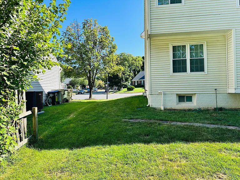Pickwick Rd — Photo 4
