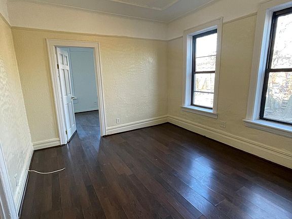 3rd image of 702 Essex St #1
