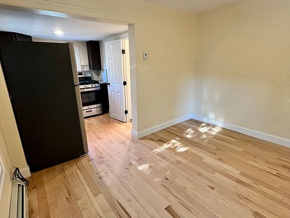 4th image of 57 N Willard St #3