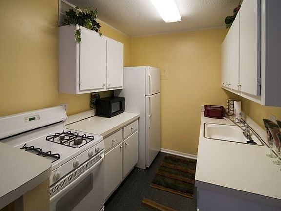 5th image of 1700 SW 16th Ct APT D26