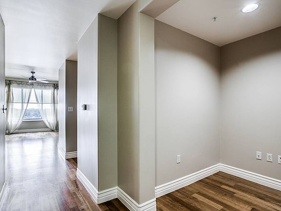 3rd image of 215 North Ctr
