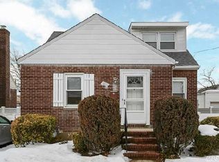 1911 Stewart Ave, New Hyde Park, NY 11040