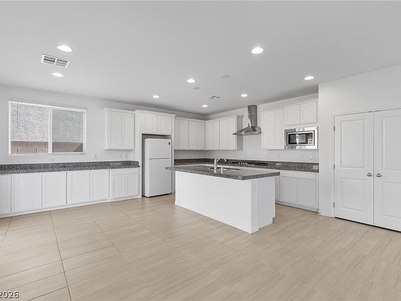 4th image of 4729 Challenger St