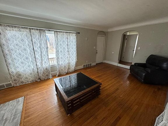 5th image of 14088 Roselawn St
