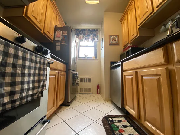 1874 Pelham Parkway South image 12 of 26