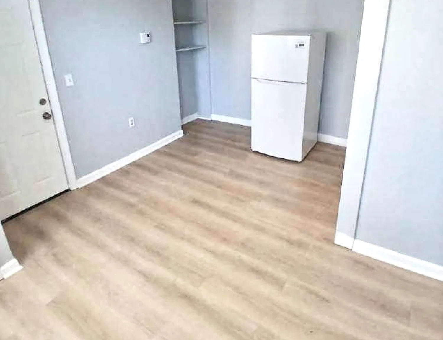 Studio, 400 sqft, $1,350 — Photo 3