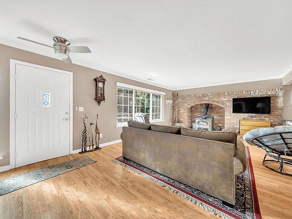 3rd image of 26161 Sugar Pine Dr