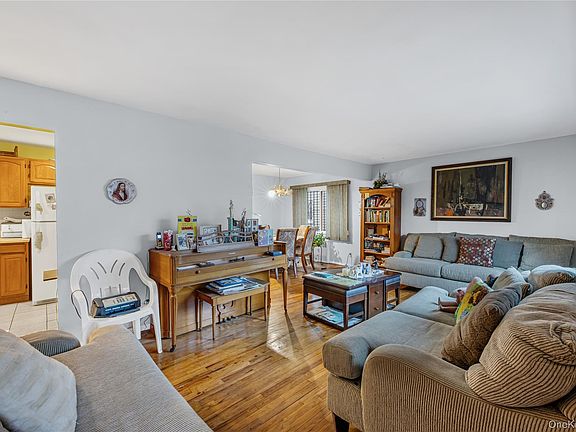 3rd image of 30-19 Bessemund Avenue
