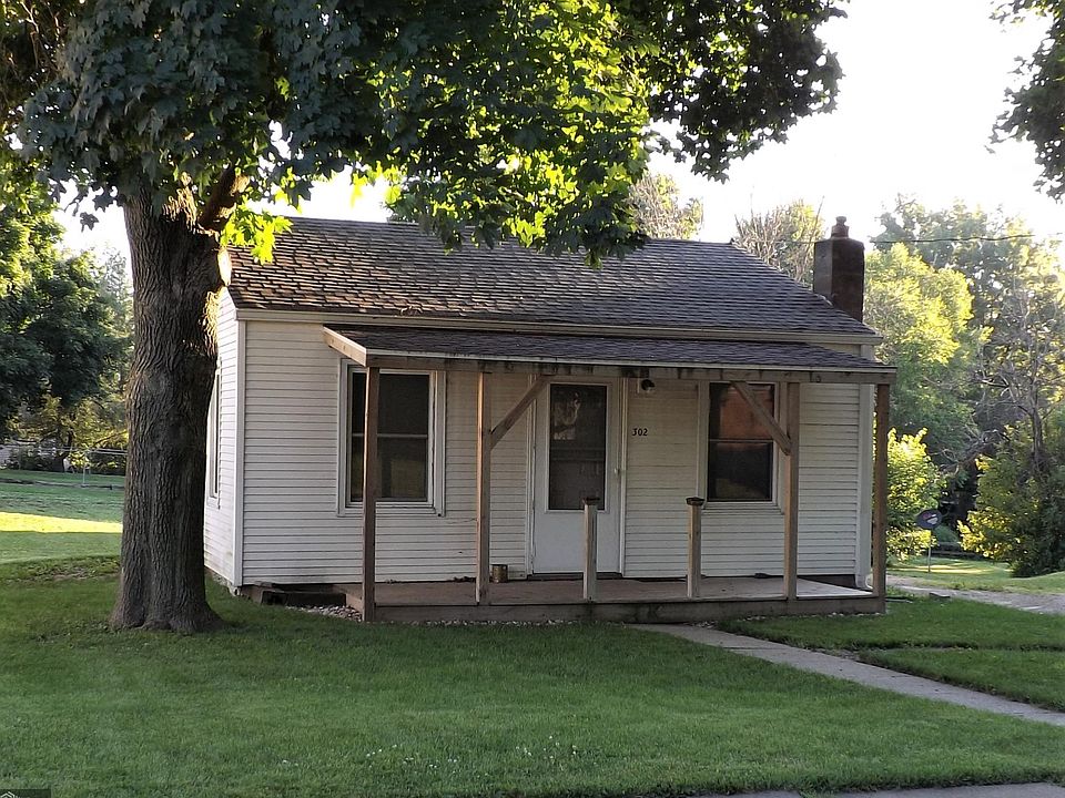 1st image of 302 E Clark St
