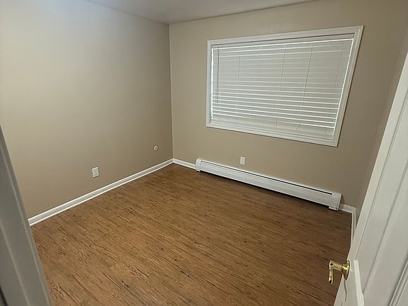 3rd image of 2040 Estes Ln #8