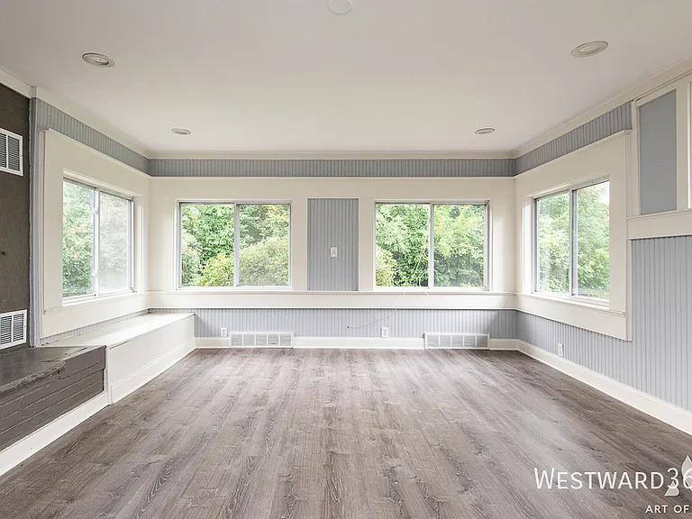 923 W Plainfield Rd — Photo 6