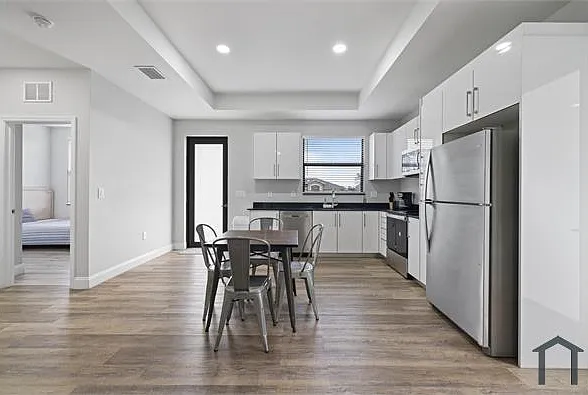 1911 Lorna Ave