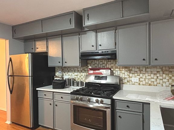2nd image of 495 McHenry Rd APT 1B
