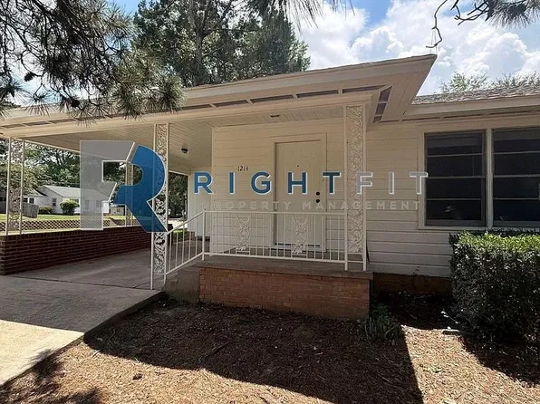 1214 Mockingbird Ln, Texarkana, TX 75501