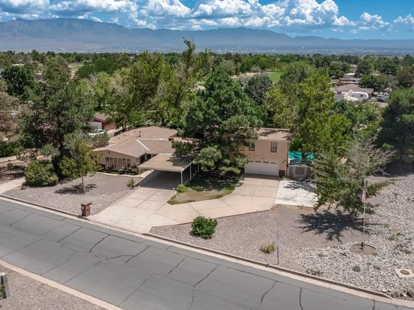 5208 Simon Dr NW, Albuquerque, NM 87114