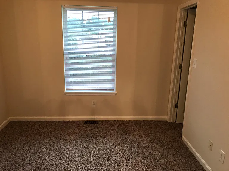 425 Dabney Dr — Photo 9