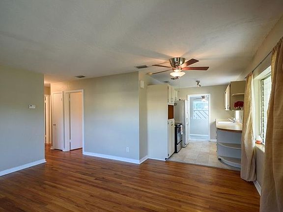 4th image of 2912 Wessex St