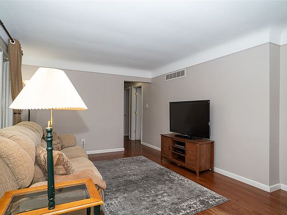 5th image of 1008 Wallen St