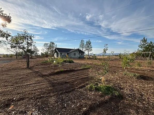 13885 Highway 62, Eagle Pt, OR 97524