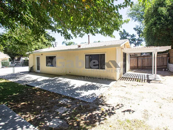 23418 1/2 8th St, Newhall, CA 91321