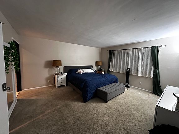 4th image of 2540 Clairemont Dr Unit 104