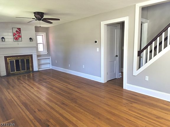 3rd image of 61 East Ave