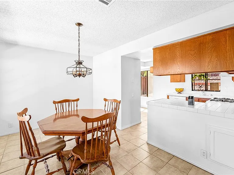 1407 Lakeside Ln — Photo 24