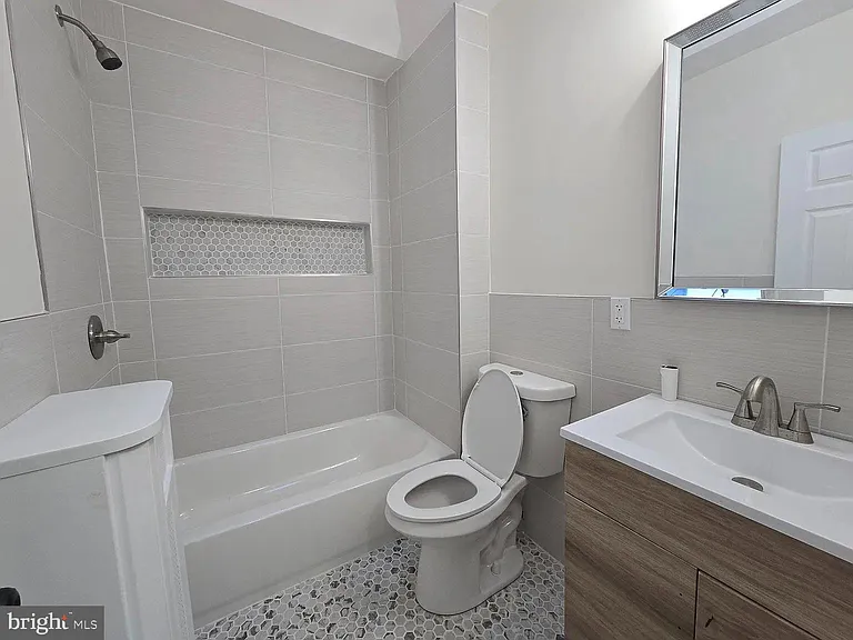 962 Carver St — Photo 9