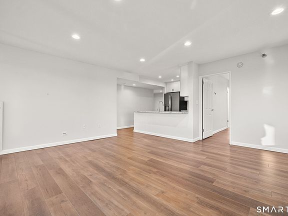 5th image of 127 Greyrock Place #1712
