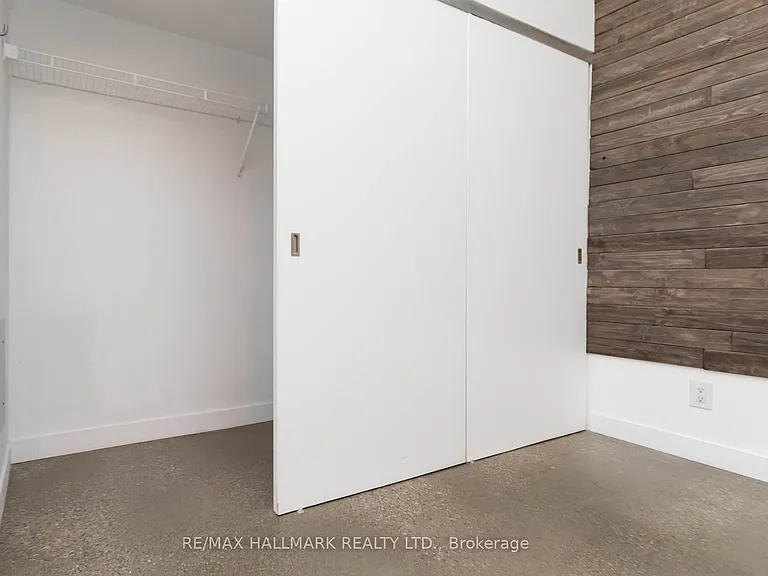 549 King St E #306 — Photo 19