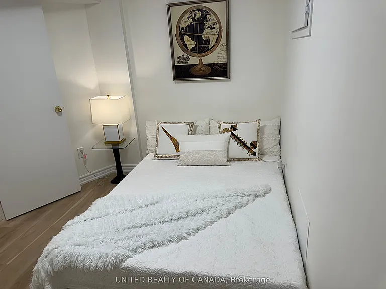 102 Baywood Ct — Photo 37