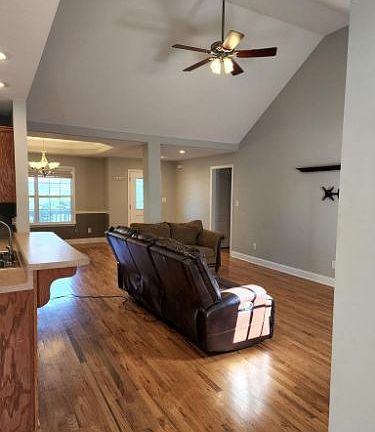 2nd image of 512 Farmway Dr SE
