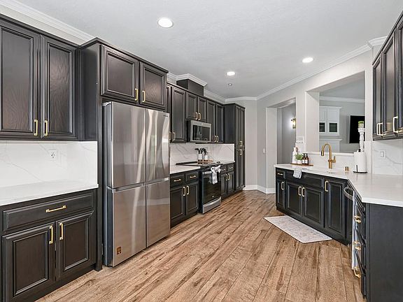 4th image of 789 Laugenour Dr