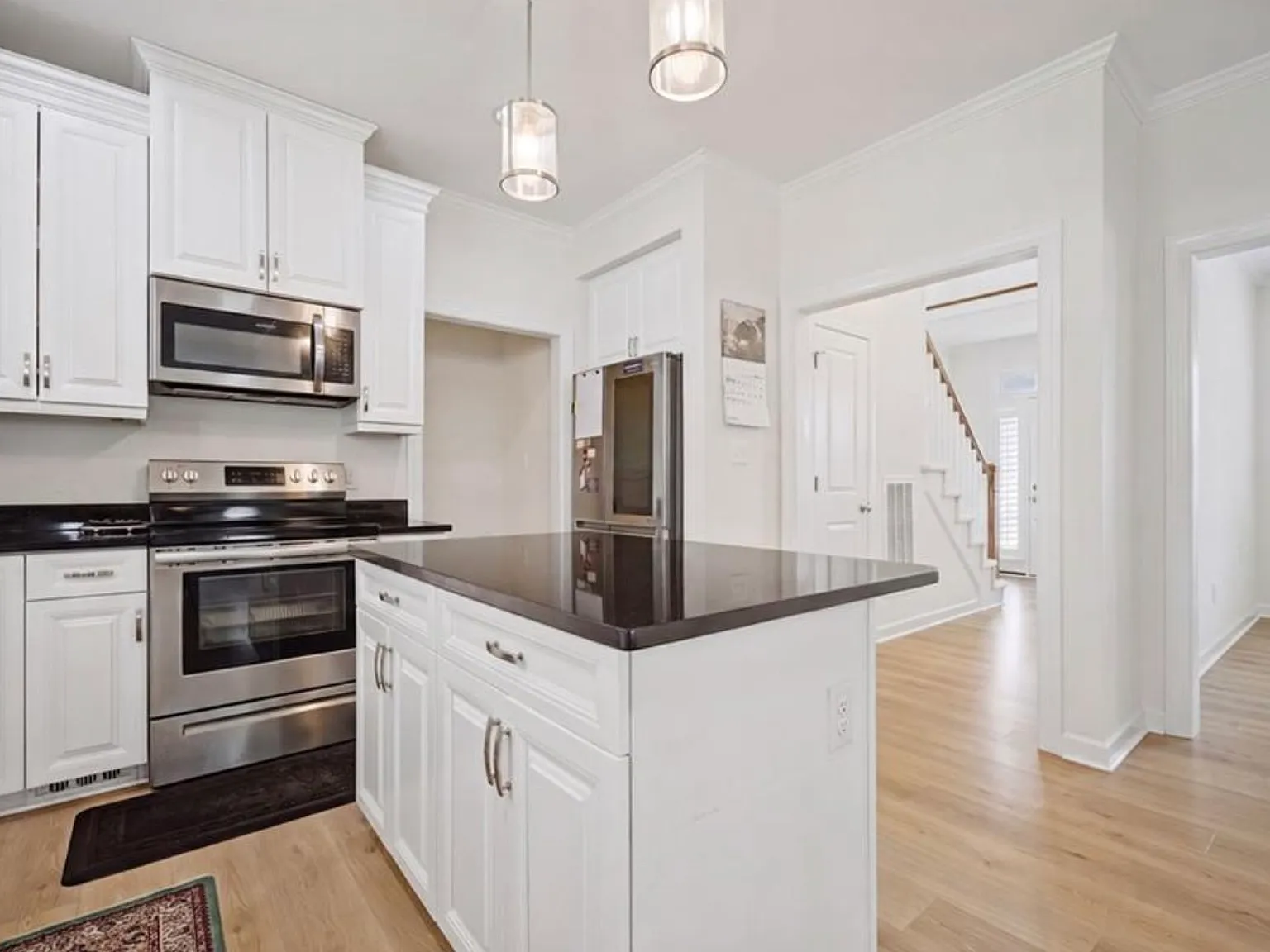 4 bed, 2482 sqft, $3,400 — Photo 3