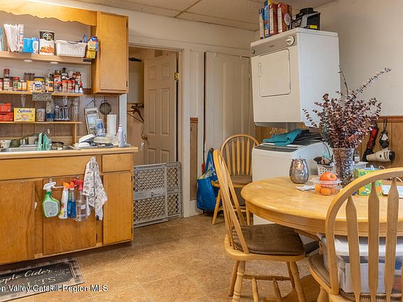 3rd image of 7 Ellsworth St