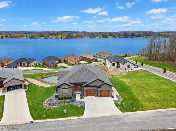 2645 Waters Edge Dr, Columbiana, OH 44408