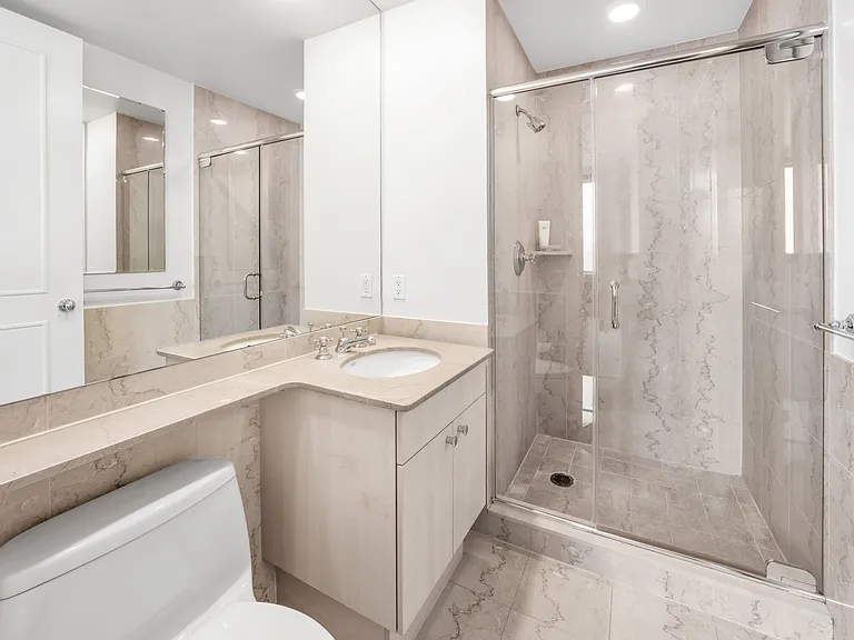 401 E 60th St #33C — Photo 10