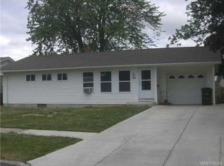 82 Broadmoor Dr, Tonawanda, NY 14150