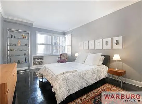 Sold by Warburg | media 8