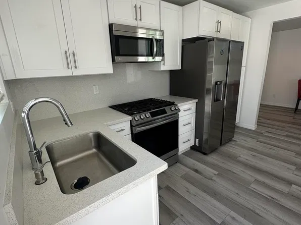 7705 Kraft Ave, North Hollywood, CA 91605